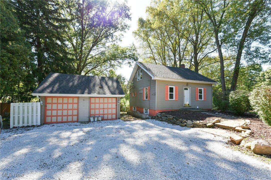 Property Photo: 1020 Robinson Avenue OH 44203