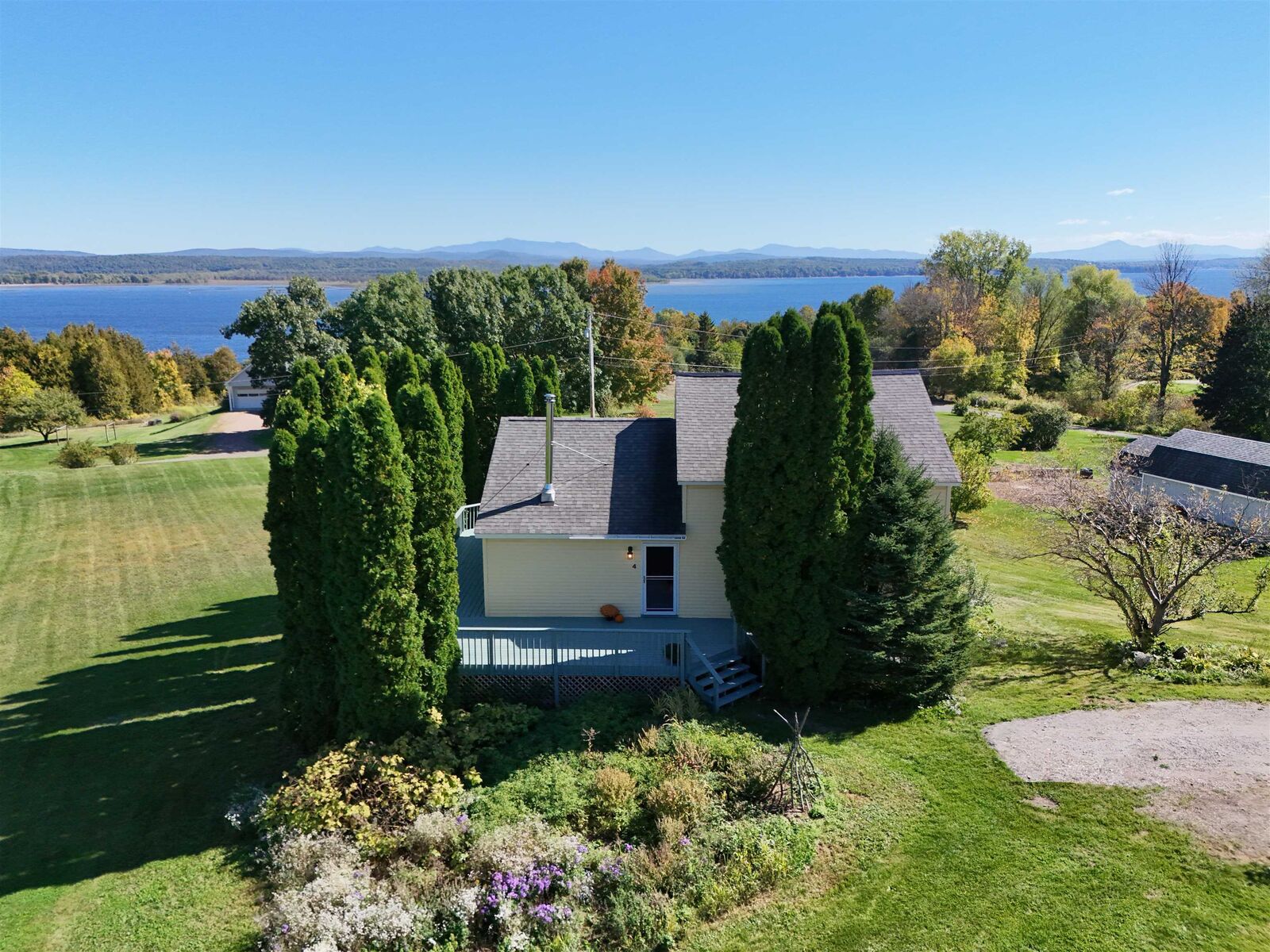 Property Photo: 4 Sandbar Heights Drive VT 05486