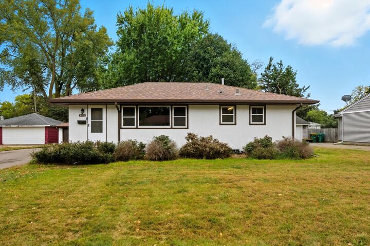 Property Photo:  4401 Winchester Lane  MN 55429