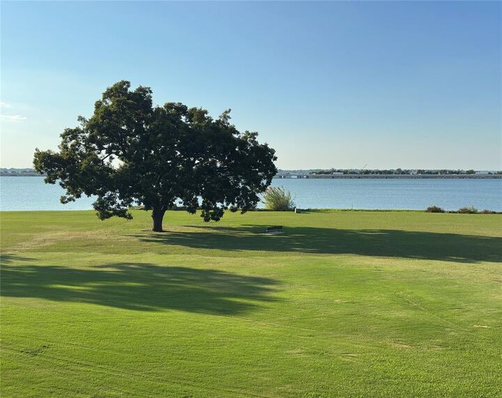 Property Photo: 1912 Signal Ridge Place TX 75032