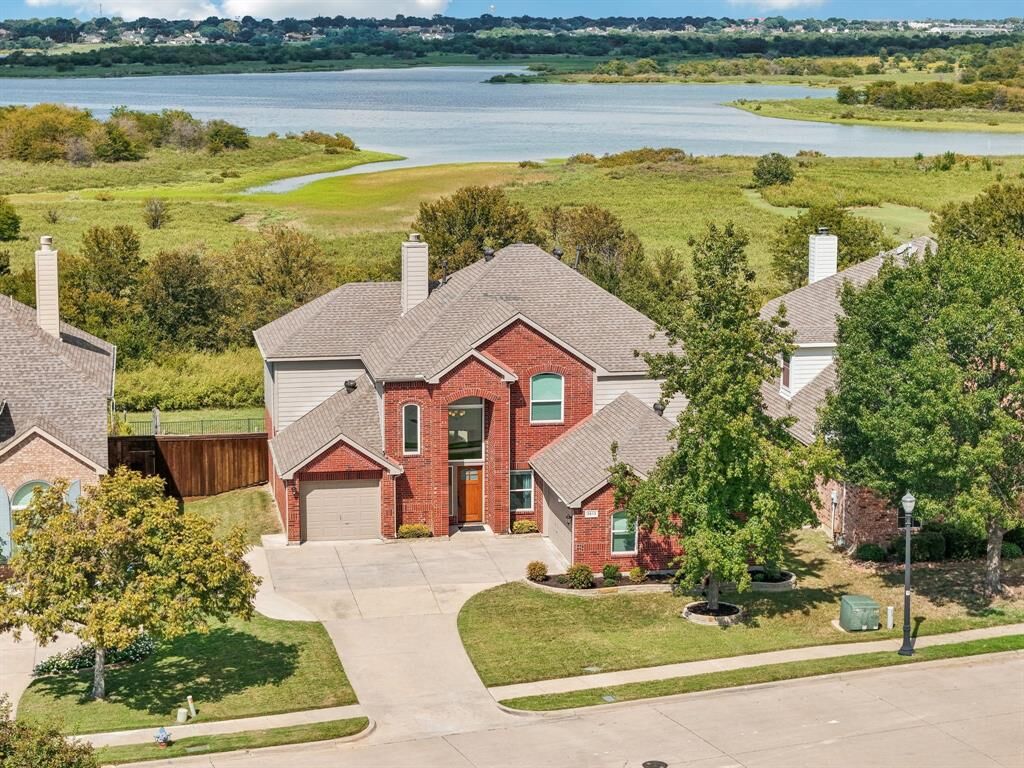 Property Photo:  3913 Lakeside Drive  TX 75056 