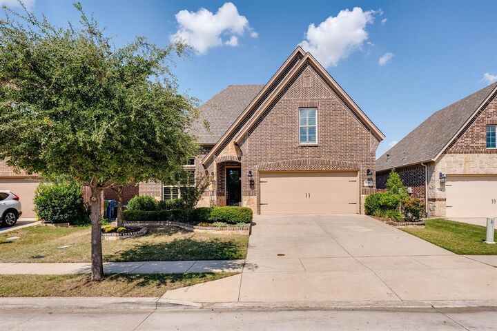 Property Photo:  437 Middleton Drive  TX 76262 