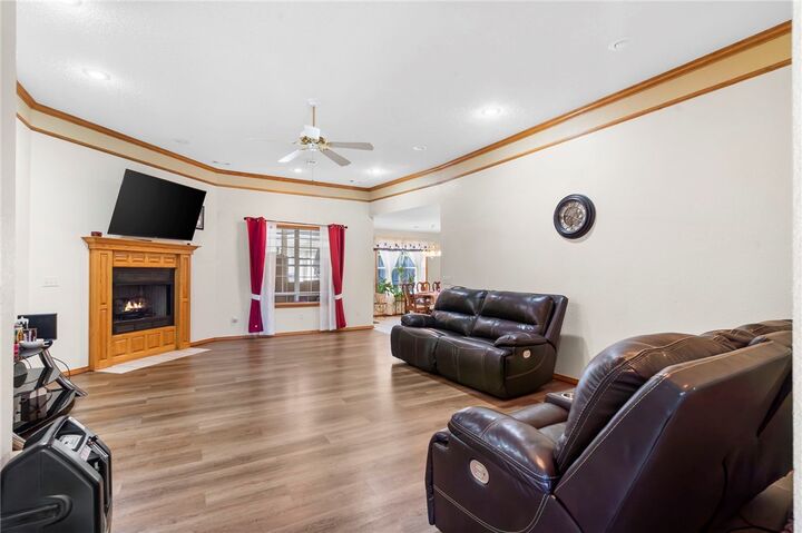 Property Photo: 1009 E Linden Street AR 72756