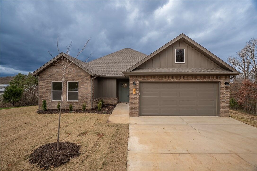 Property Photo: 1 Lynn Lane AR 72714
