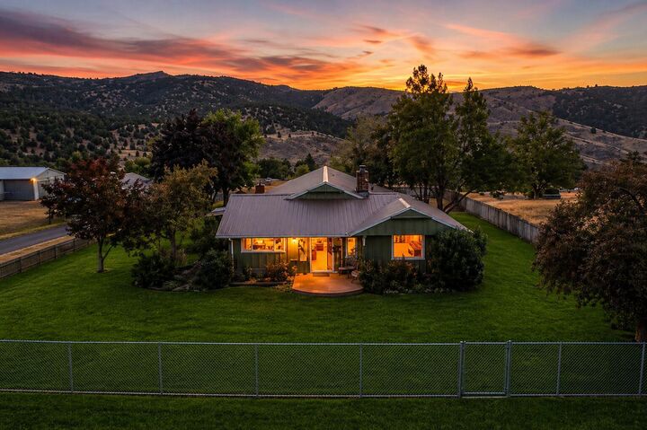 Property Photo:  19369 US 26  OR 97750 