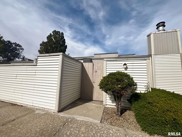 6831 N Frostwood Parkway 19  Peoria IL 61615 photo