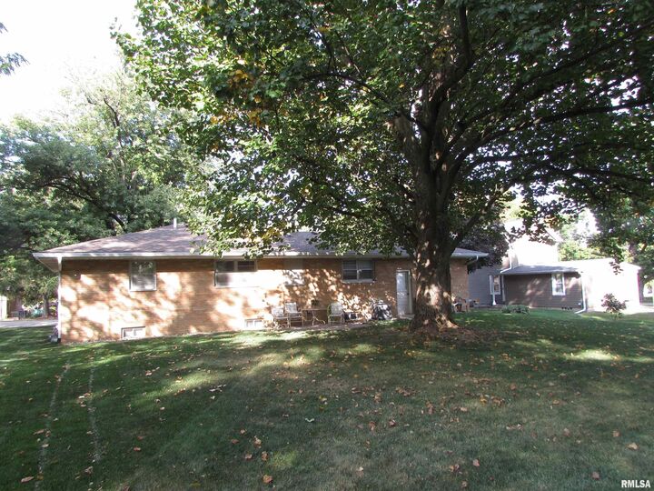 Property Photo:  314 N Davenport Street  IL 61548 
