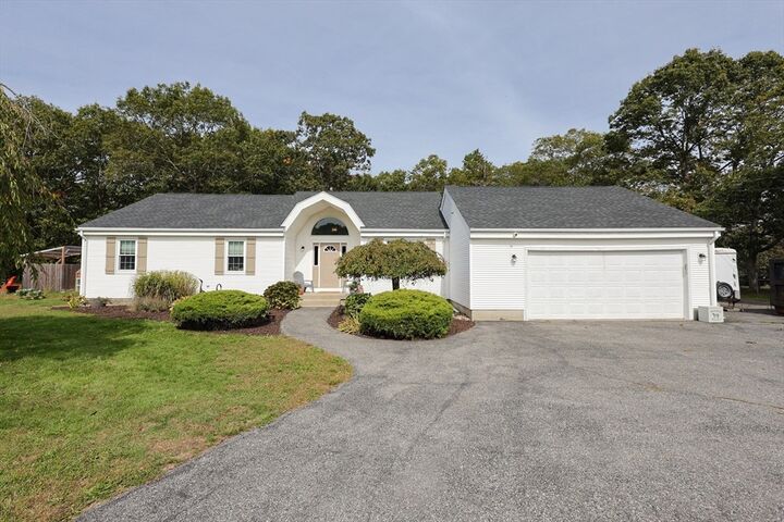 Property Photo:  50 Dexter Ave  MA 02771 