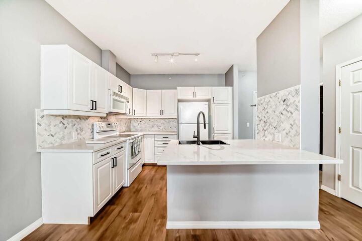Photo de la propriété: 14645 6 Street SW 4413 AB T2Y 3S1