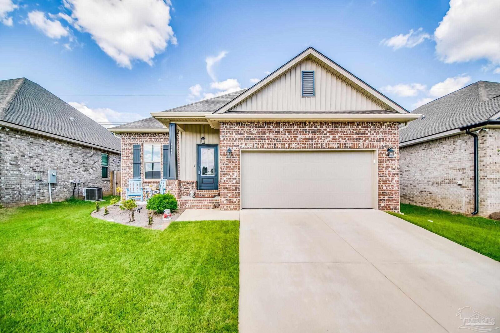 Property Photo: 4745 Sago Palm Cir FL 32571