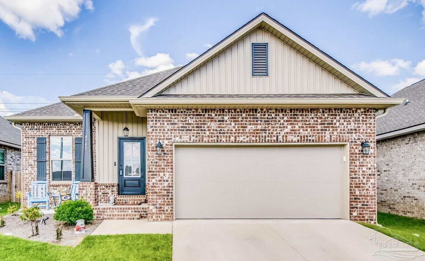 Property Photo:  4745 Sago Palm Cir  FL 32571 