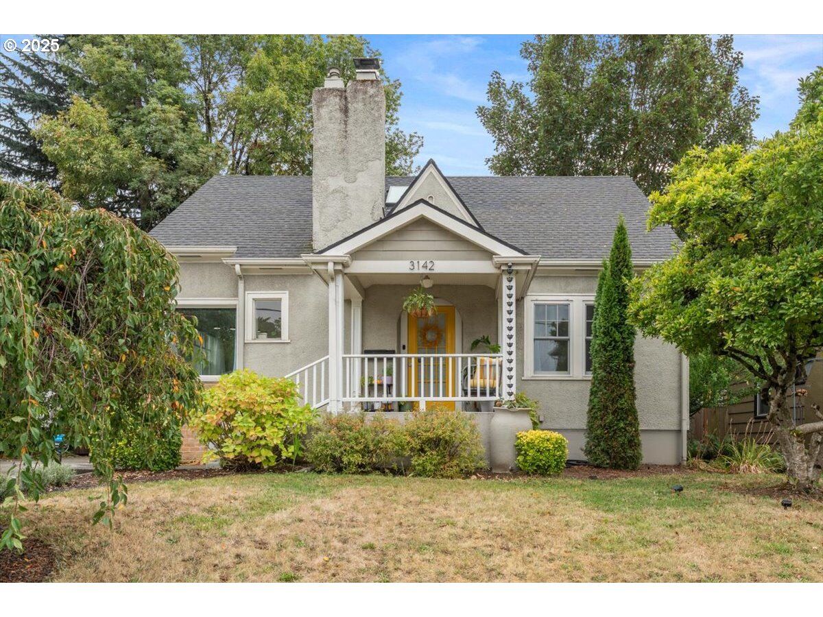 Property Photo:  3142 NE Wasco St  OR 97232 