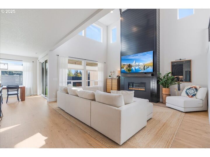 Property Photo: 1156 N 44th Pl WA 98642