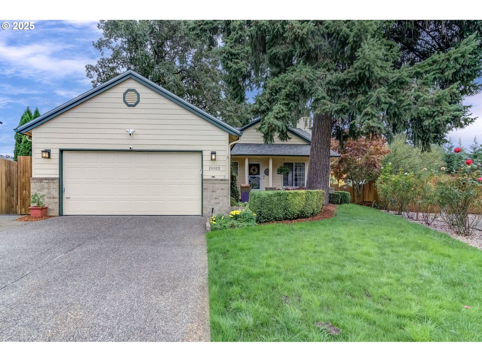 Property Photo:  20009 Torrey Pines Ct  OR 97045 