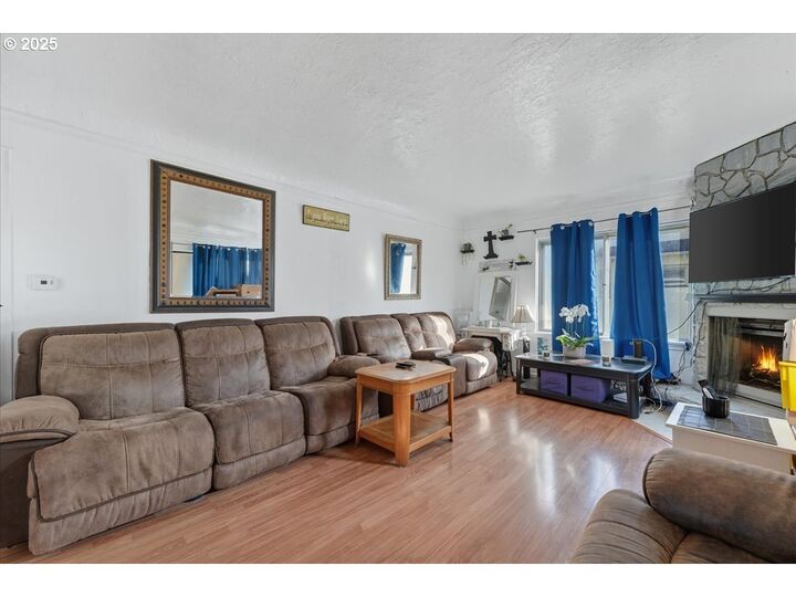 Property Photo:  6120 N Montana Ave  OR 97217 