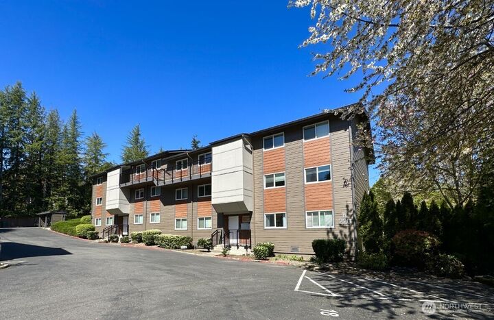 Property Photo:  220 SW Clark Street B101  WA 98027 