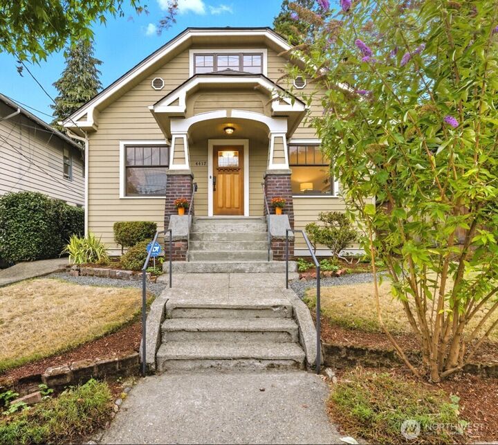 Property Photo:  4417  Thackeray Place NE  WA 98105 