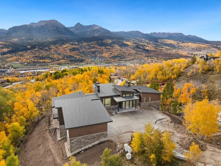 Property Photo:  690 Lakeview Circle  CO 80498 