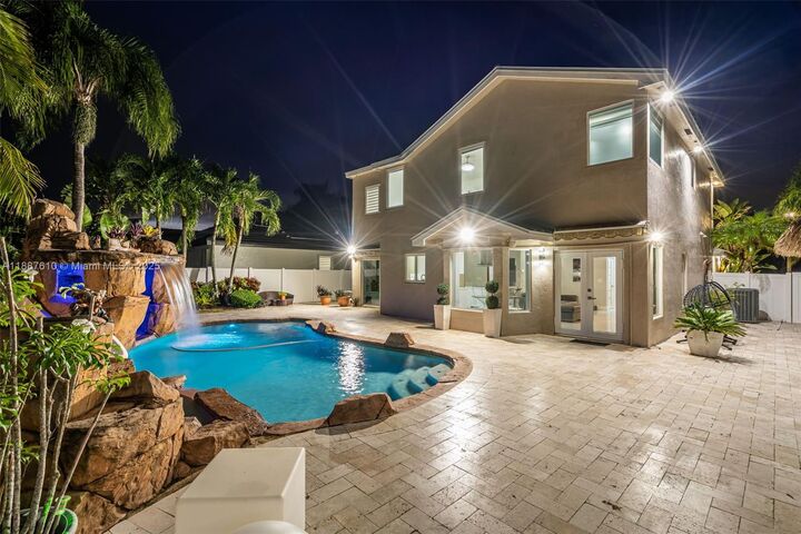 Property Photo: 612 SW 179th Ave FL 33029