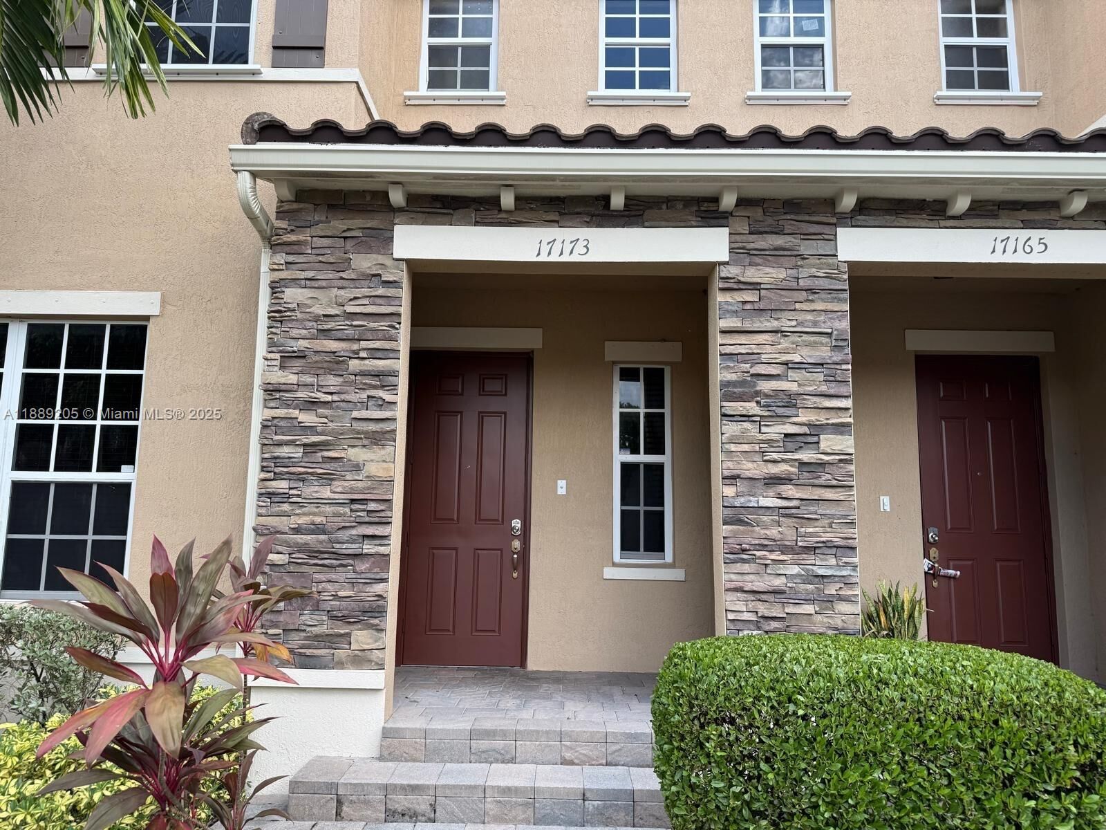 Property Photo:  17173 SW 94th St  FL 33196