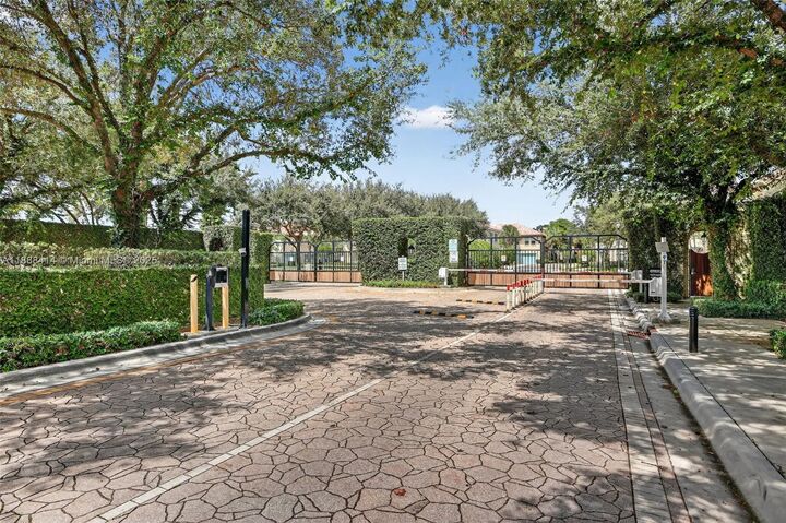 Property Photo:  4186 Cascada Cir  FL 33024 