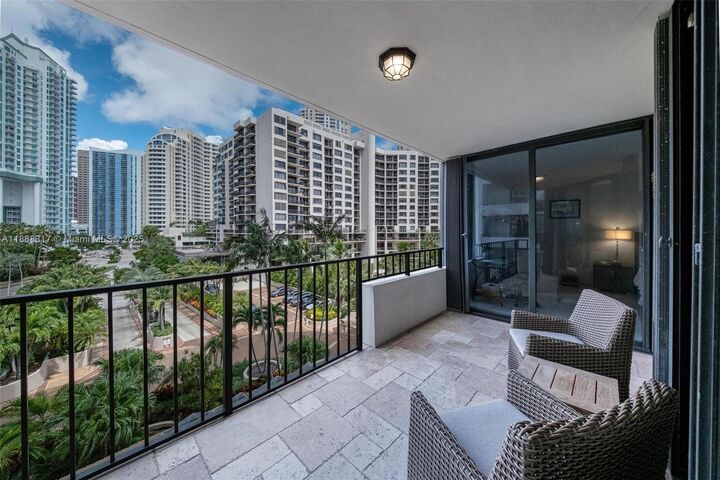 Property Photo:  520 Brickell Key Dr A710  FL 33131 