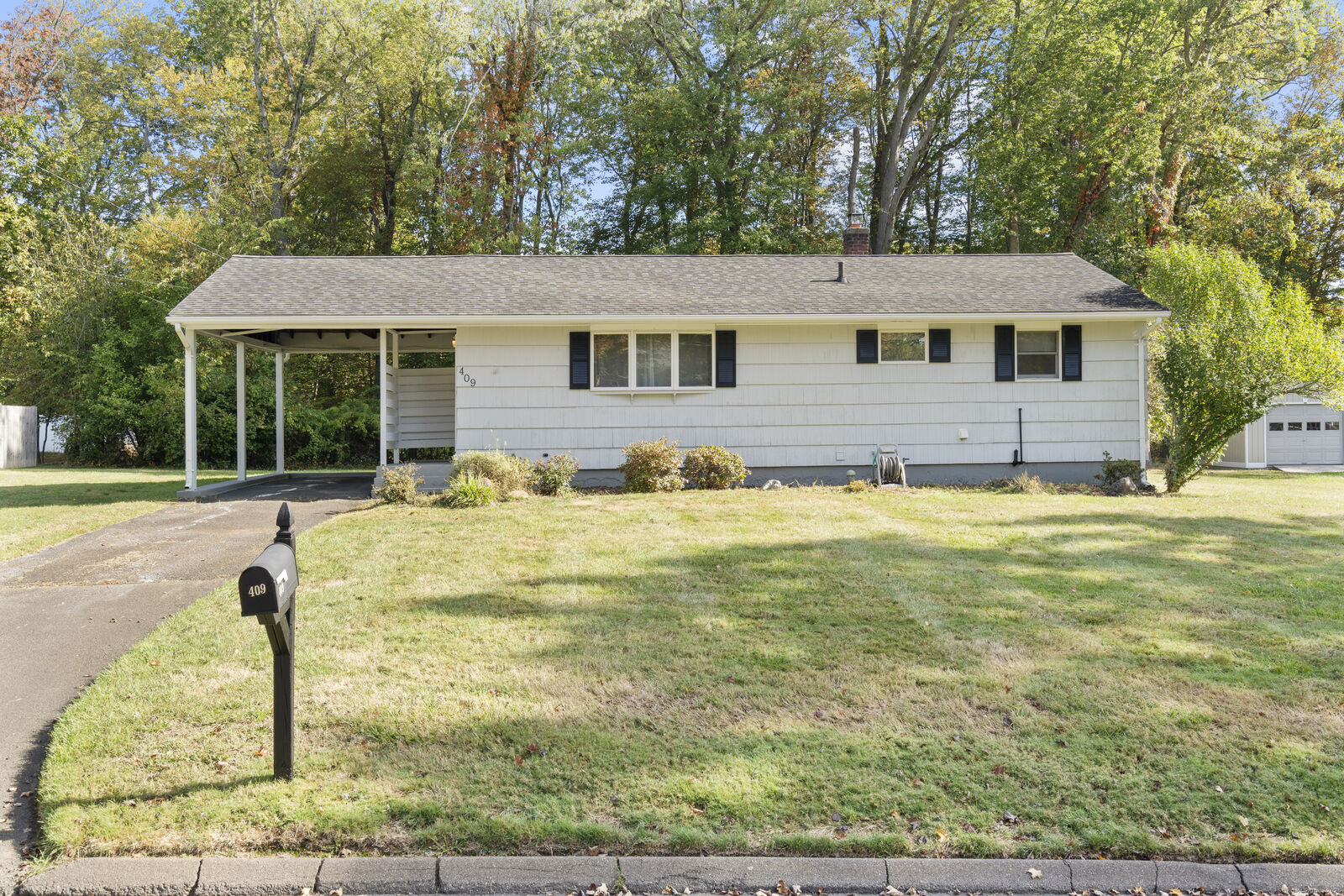 Property Photo:  409 4th Ridge Road  CT 06492 