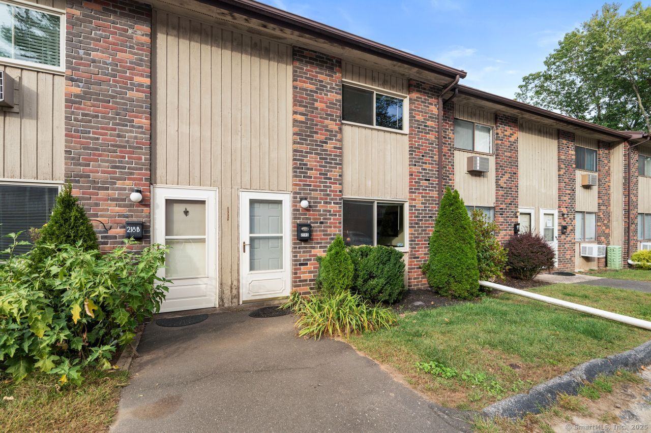 Property Photo:  218 Oakville Avenue Apt C  CT 06708
