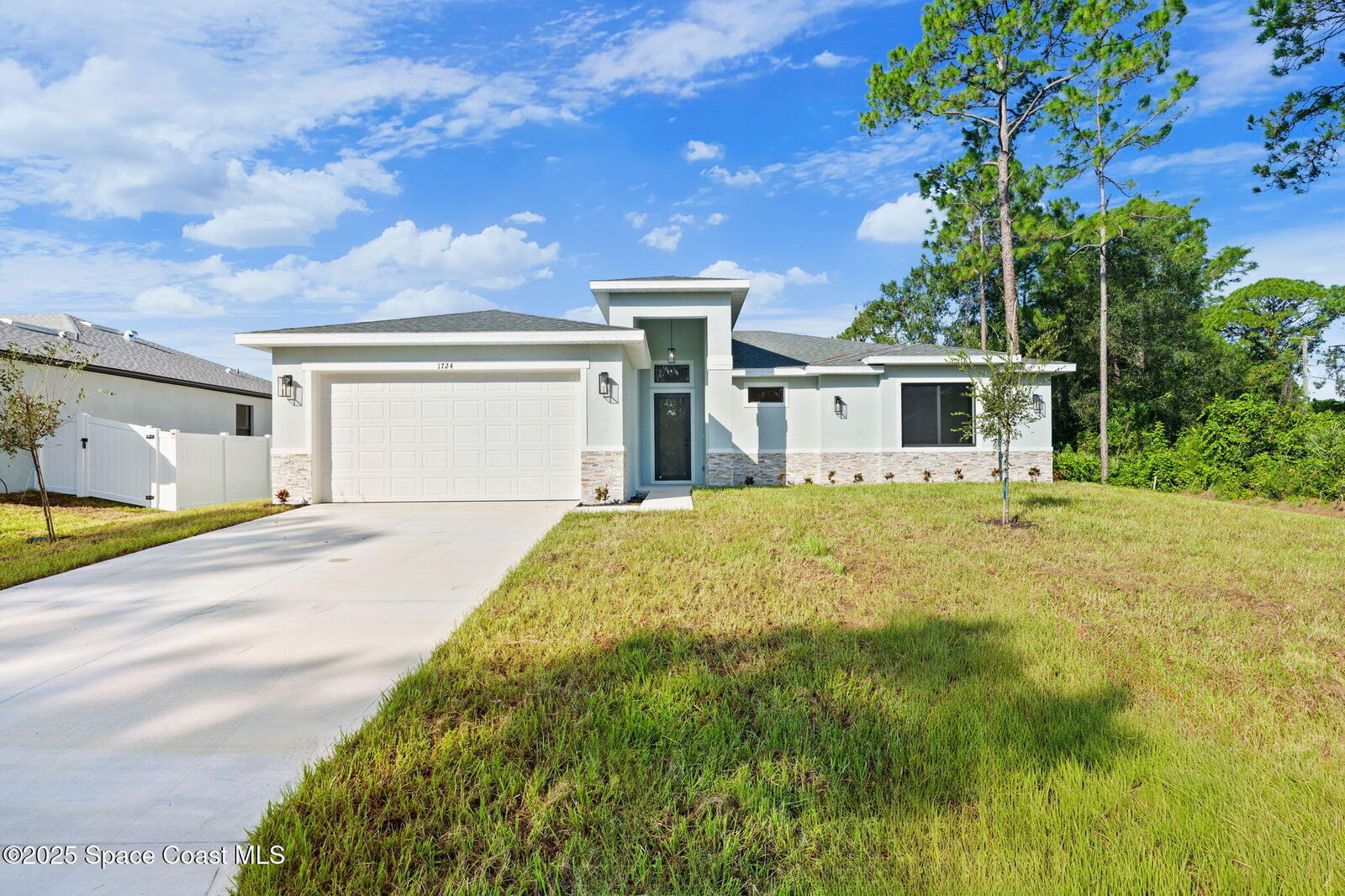 Property Photo:  1724 Tharp Road SE  FL 32909 