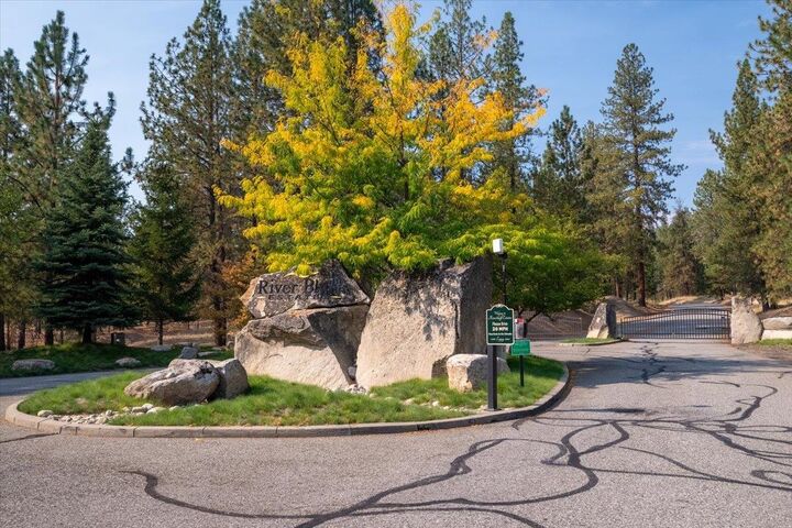 Property Photo:  13606 N Riverbluff Ln  WA 99208 