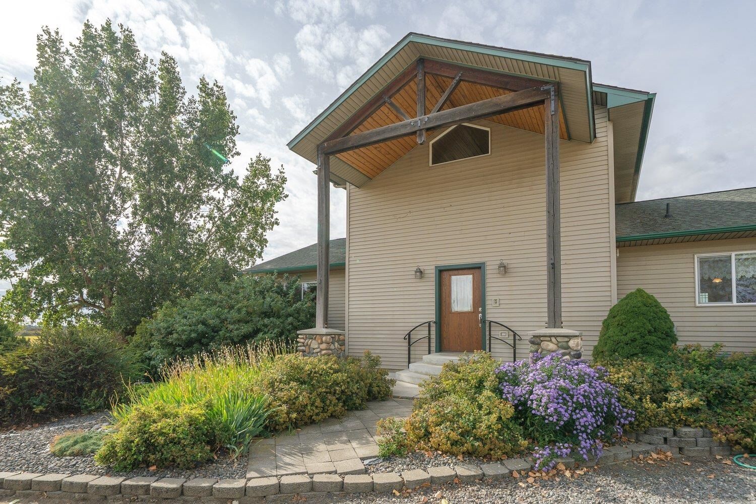 Property Photo: 93 E Stutler Rd WA 99224