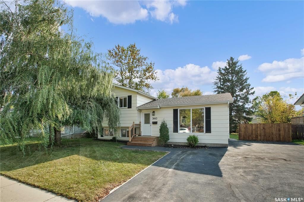 Property Photo:  3663 Fairlight Drive  SK S7M 4L7 