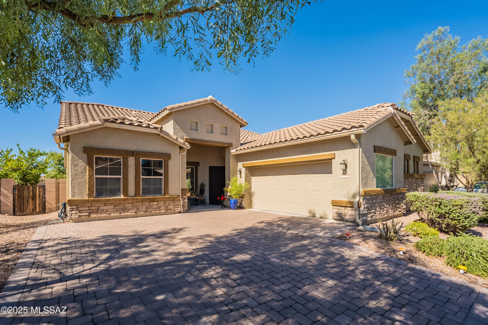 Property Photo:  8708 W Hanbury Road  AZ 85653 