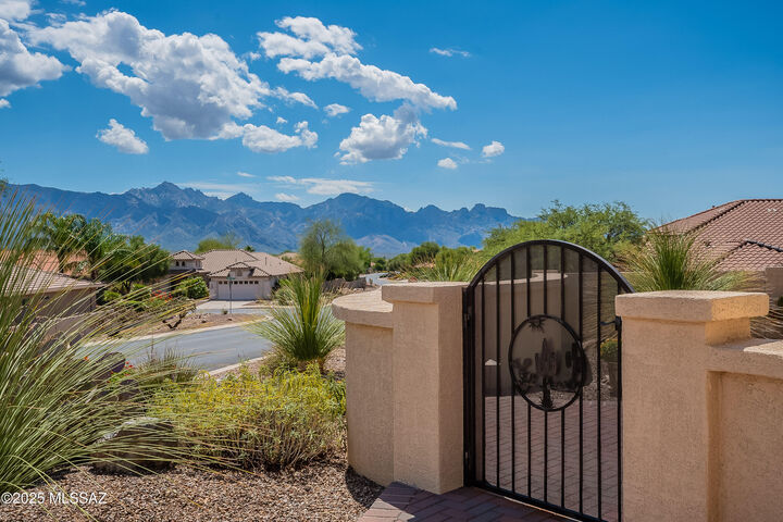 Property Photo: 39316 S Sand Crest Dr AZ 85739