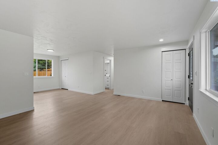 Property Photo: 5448 Fern Loop WA 99353