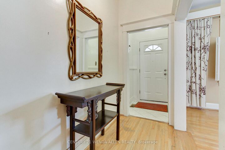 Property Photo:  729 Dupont Street  ON M6G 1Z5 