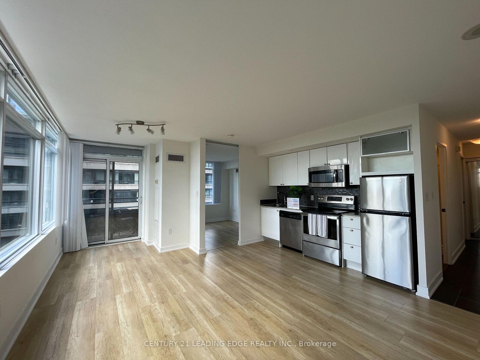 Property Photo:  25 Telegram Mews 609  ON M5V 3Z1 