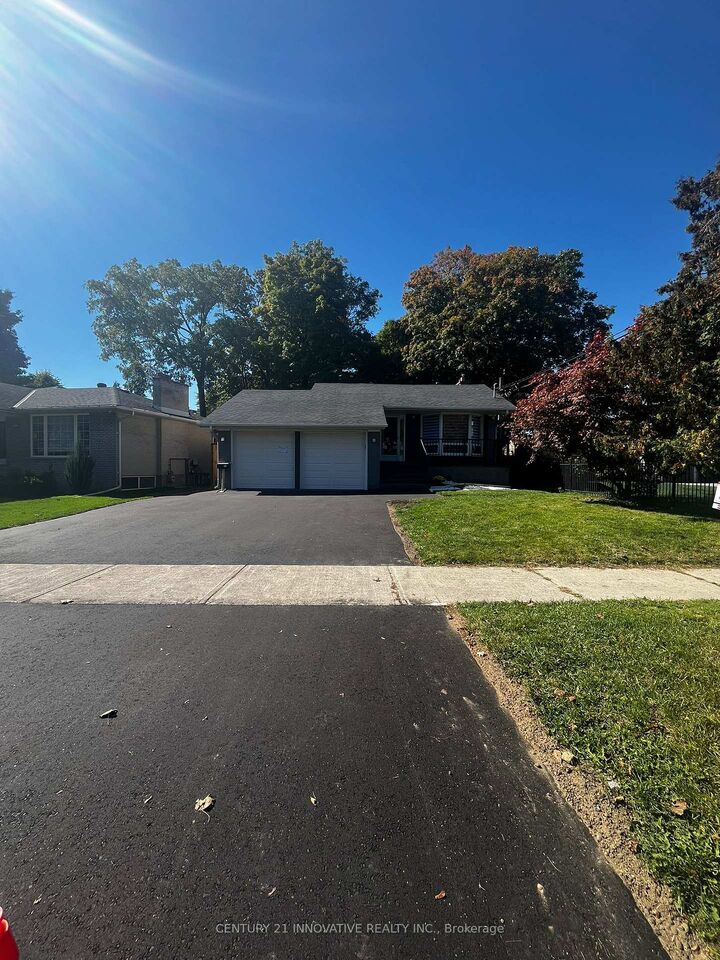 132 Meadowbank Road  Toronto ON M9B 5E4 photo