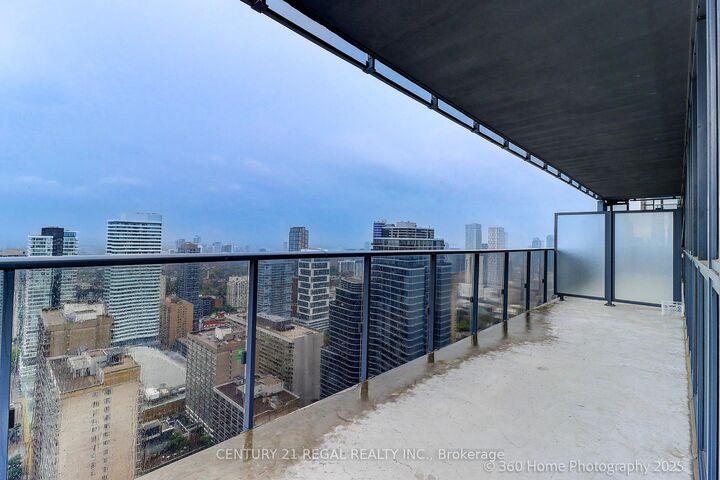 Property Photo:  7 Grenville Street 4105  ON M4Y 1A1 