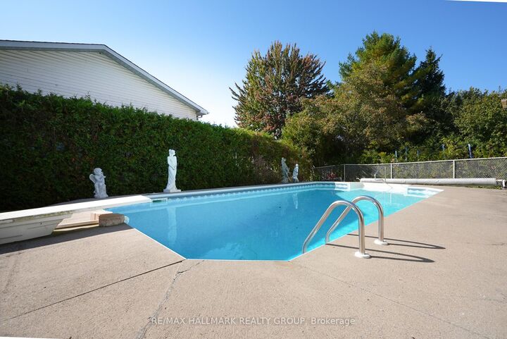 Photo de la propriété: 1354 Gaultois Avenue ON K1C 3G6