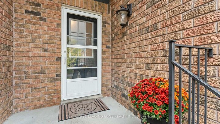 Photo de la propriété: 330 Sparrow Circle ON L1V 6Y3