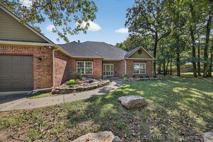 Property Photo:  4992 E Cedar Ridge Road  OK 74019