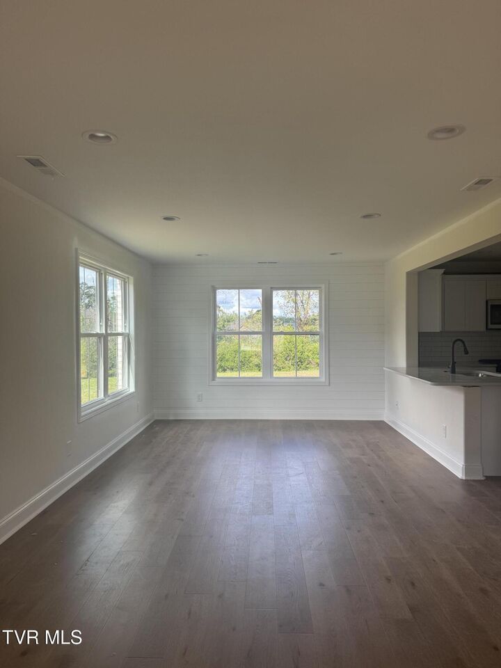 Property Photo: 224 Dry Kiln Court TN 37615