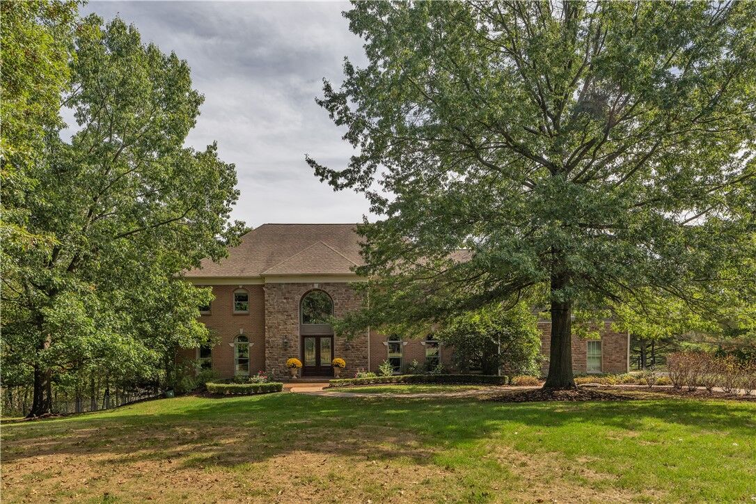 Property Photo: 109 Lakeland Dr PA 16046