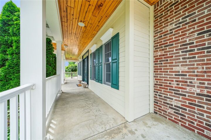 Property Photo:  1012 County Club Dr  PA 15644 