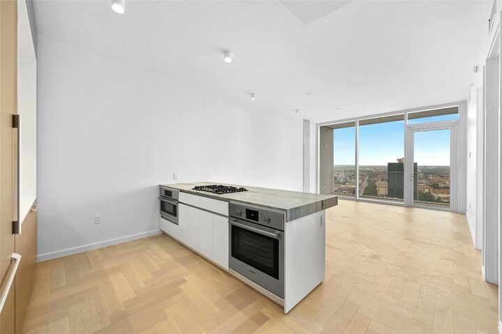 Property Photo: 313 W 17th Street 1702 TX 78701