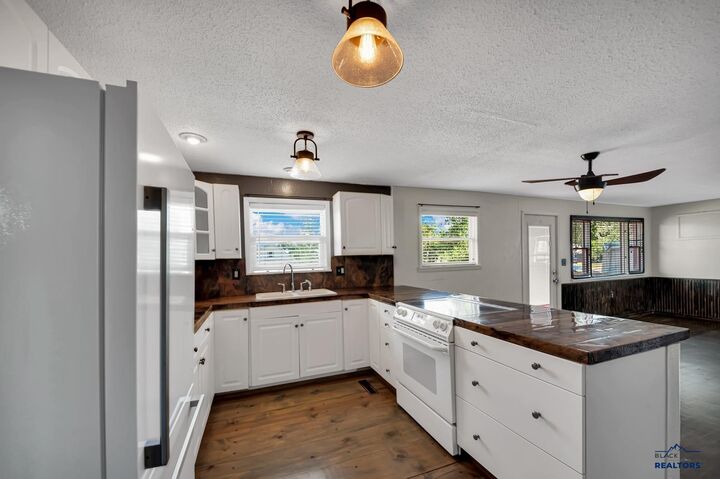 Property Photo: 222 Vilas SD 57744
