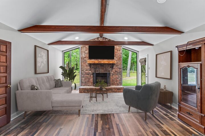 Property Photo: 5532 Summer Lake Dr LA 70817