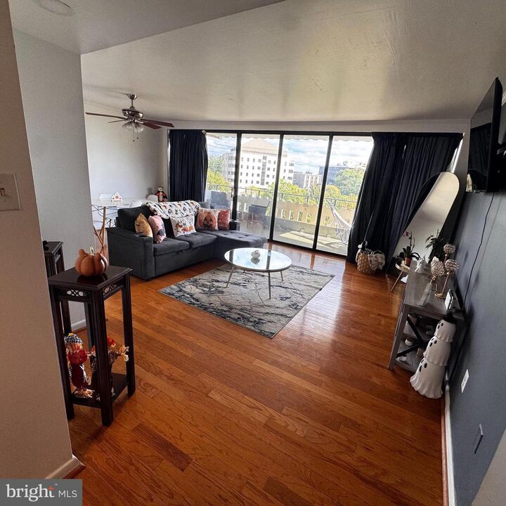 Property Photo: 6301 Stevenson Avenue 711 VA 22304