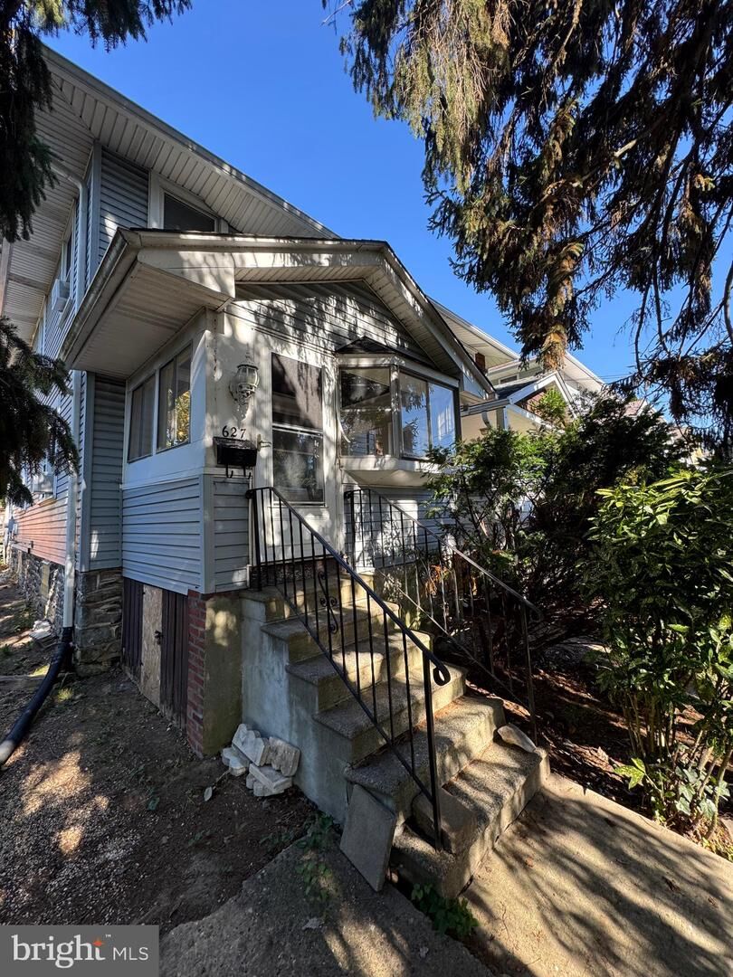 Property Photo:  627 Seneca Avenue  PA 19074 